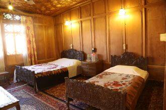 Kotroo Palace Houseboat, Srinagar 2